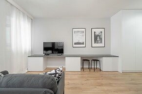 Elegant Studio Free Garage by Renters