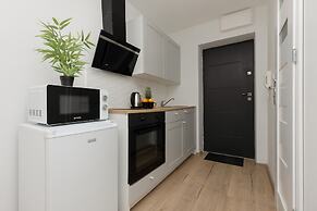 White Studio in City Center by Renters