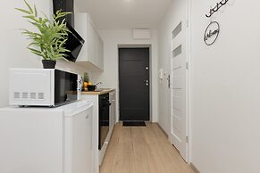 White Studio in City Center by Renters