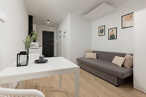 White Studio in City Center by Renters