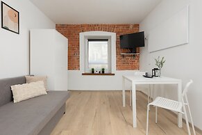 White Studio in City Center by Renters