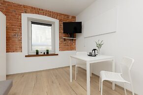 White Studio in City Center by Renters