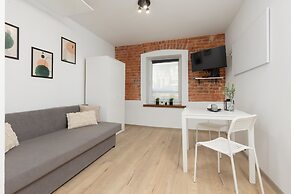 White Studio in City Center by Renters
