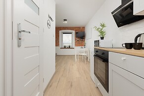 White Studio in City Center by Renters