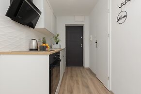 Beige Studio in City Center by Renters