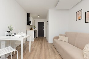 Beige Studio in City Center by Renters