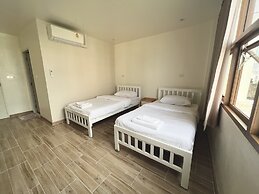 Krung Tone Hostel