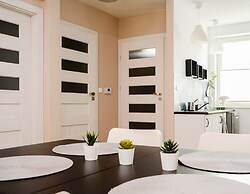 Family Apartment by 3City Rentals