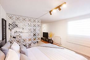 Gaia Elegant Retreat I
