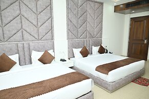 Click Hotel Narayna