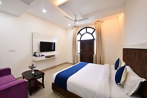 Click Hotel Narayana