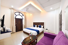 Click Hotel Narayana