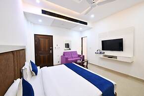 Click Hotel Narayana