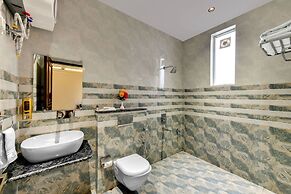 Click Hotel Narayana