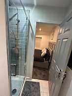 Immaculate 4-bed Detached House in Bootle