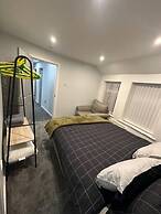 Immaculate 4-bed Detached House in Bootle