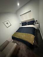 Immaculate 4-bed Detached House in Bootle