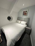 Immaculate 4-bed Detached House in Bootle