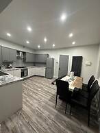 Immaculate 4-bed Detached House in Bootle