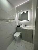 Immaculate 4-bed Detached House in Bootle