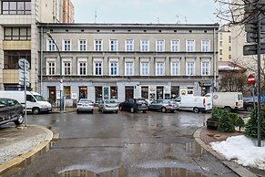 Picturesque Apartment Krakow by Renters