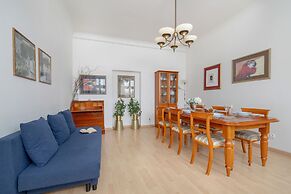 Picturesque Apartment Krakow by Renters