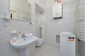 Picturesque Apartment Krakow by Renters
