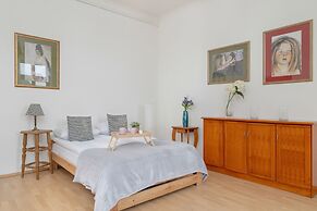 Picturesque Apartment Krakow by Renters