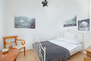 Picturesque Apartment Krakow by Renters