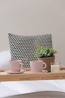 Picturesque Apartment Krakow by Renters