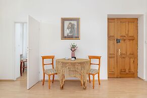 Picturesque Apartment Krakow by Renters