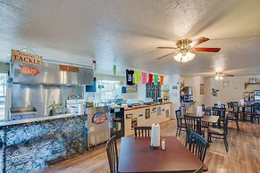 Reservoir & Dock Access: Pet-friendly Kerens Cabin