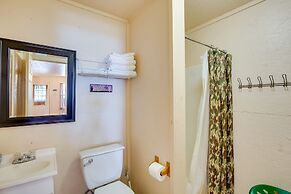 Reservoir & Dock Access: Pet-friendly Kerens Cabin