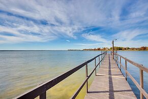 Reservoir & Dock Access: Pet-friendly Kerens Cabin