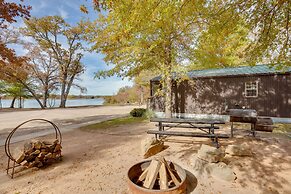 Reservoir & Dock Access: Pet-friendly Kerens Cabin