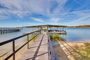 Reservoir & Dock Access: Pet-friendly Kerens Cabin