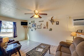 Reservoir & Dock Access: Pet-friendly Kerens Cabin