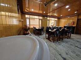 Seven Hills Hotel Srinagar