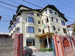 Seven Hills Hotel Srinagar