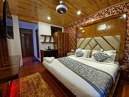 Seven Hills Hotel Srinagar