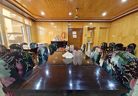 Seven Hills Hotel Srinagar