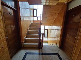 Seven Hills Hotel Srinagar