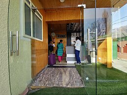 Seven Hills Hotel Srinagar