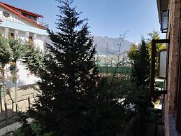 Seven Hills Hotel Srinagar