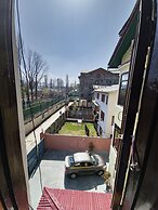 Seven Hills Hotel Srinagar
