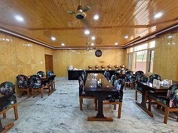 Seven Hills Hotel Srinagar