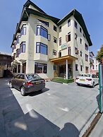 Seven Hills Hotel Srinagar