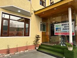 Seven Hills Hotel Srinagar