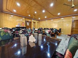 Seven Hills Hotel Srinagar