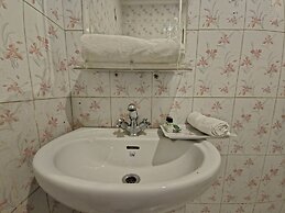 Seven Hills Hotel Srinagar